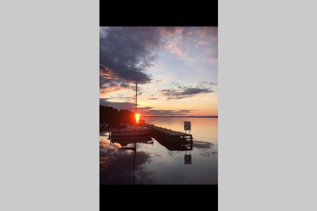 Idyllisk Nybyggd Stuga Pa Solleroen. Solleron ภายนอก รูปภาพ